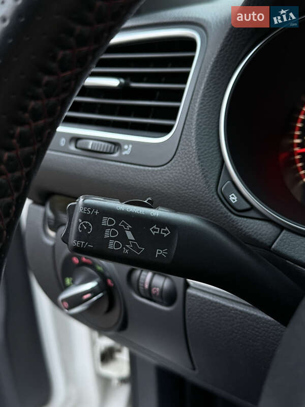 Хэтчбек Volkswagen Golf R 2010 в Киеве