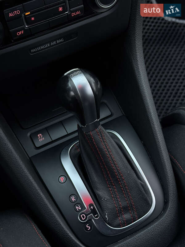 Хэтчбек Volkswagen Golf R 2010 в Киеве