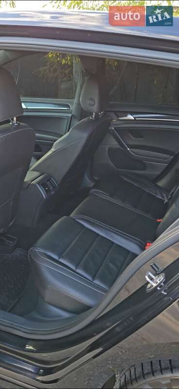 Хэтчбек Volkswagen Golf R 2016 в Белогородке