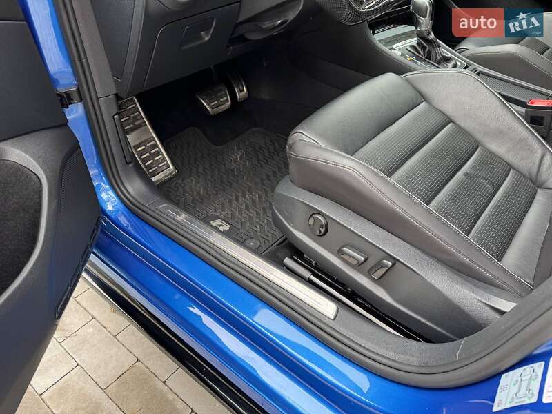 Хэтчбек Volkswagen Golf R 2019 в Киеве