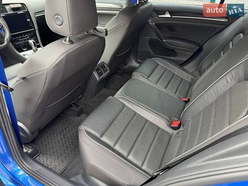 Хэтчбек Volkswagen Golf R 2019 в Киеве