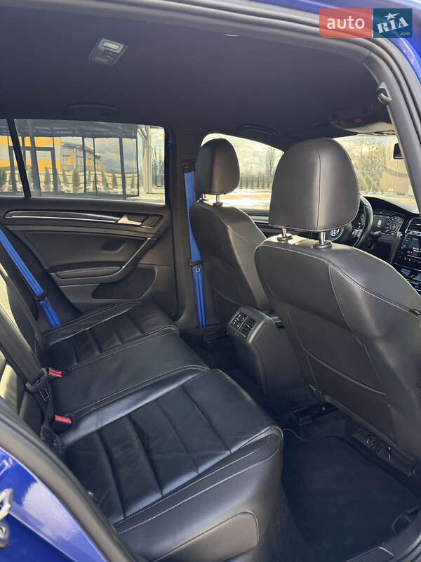 Хэтчбек Volkswagen Golf R 2015 в Житомире