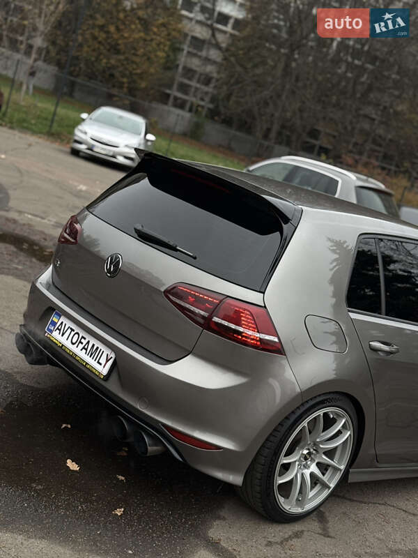 Хетчбек Volkswagen Golf R 2014 в Києві