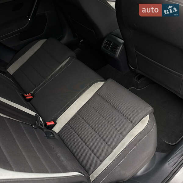 Хетчбек Volkswagen Golf R 2014 в Києві