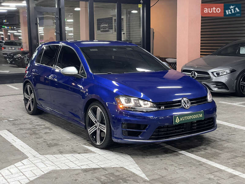 Хэтчбек Volkswagen Golf R 2015 в Киеве