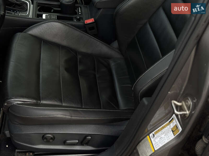 Хетчбек Volkswagen Golf R 2015 в Києві