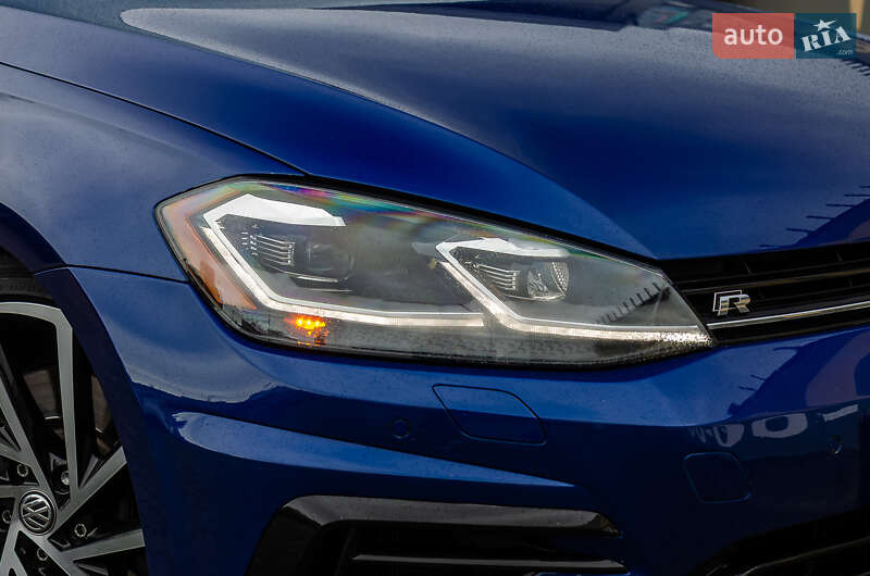 Хэтчбек Volkswagen Golf R 2019 в Киеве