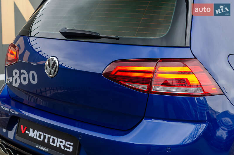 Хэтчбек Volkswagen Golf R 2019 в Киеве