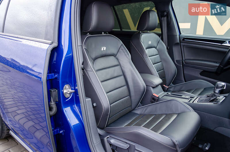 Хэтчбек Volkswagen Golf R 2019 в Киеве