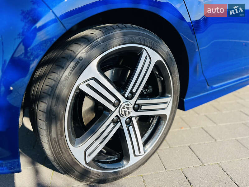 Хэтчбек Volkswagen Golf R 2016 в Мукачево
