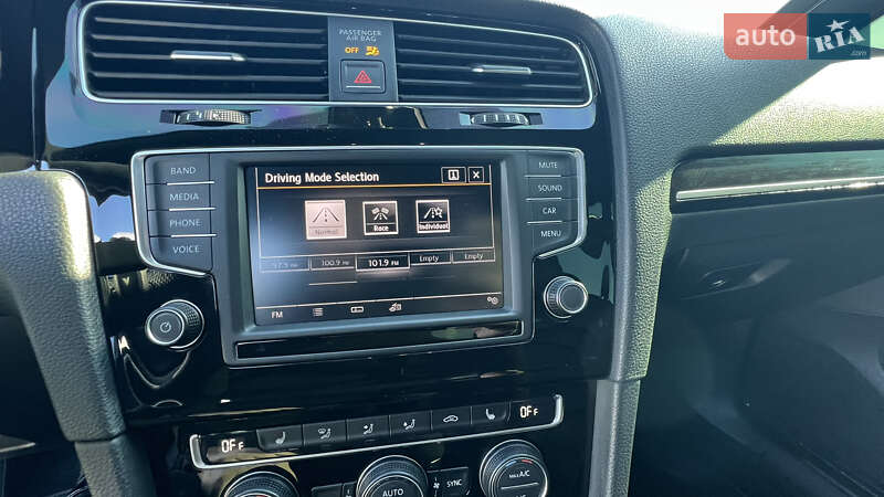 Хэтчбек Volkswagen Golf R 2016 в Мукачево