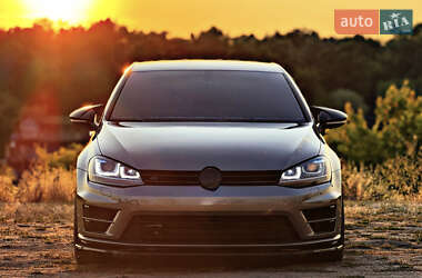 Хэтчбек Volkswagen Golf R 2015 в Киеве