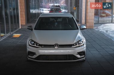 Хэтчбек Volkswagen Golf R 2018 в Киеве