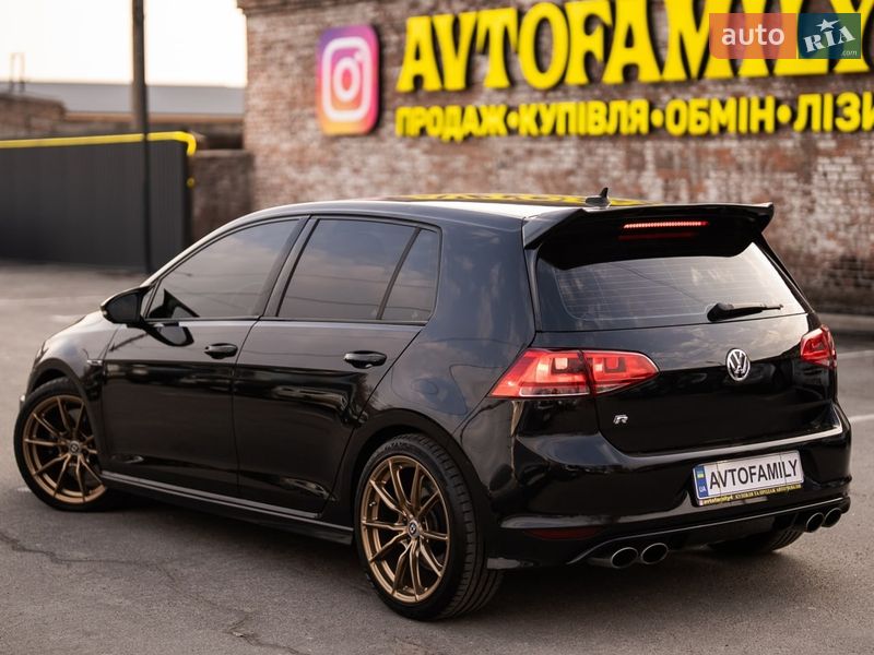 Хэтчбек Volkswagen Golf R 2016 в Днепре