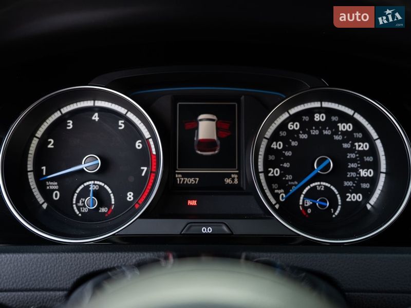 Хэтчбек Volkswagen Golf R 2016 в Днепре