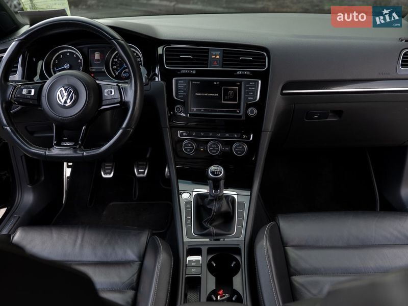 Хэтчбек Volkswagen Golf R 2016 в Днепре