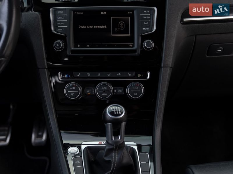 Хэтчбек Volkswagen Golf R 2016 в Днепре