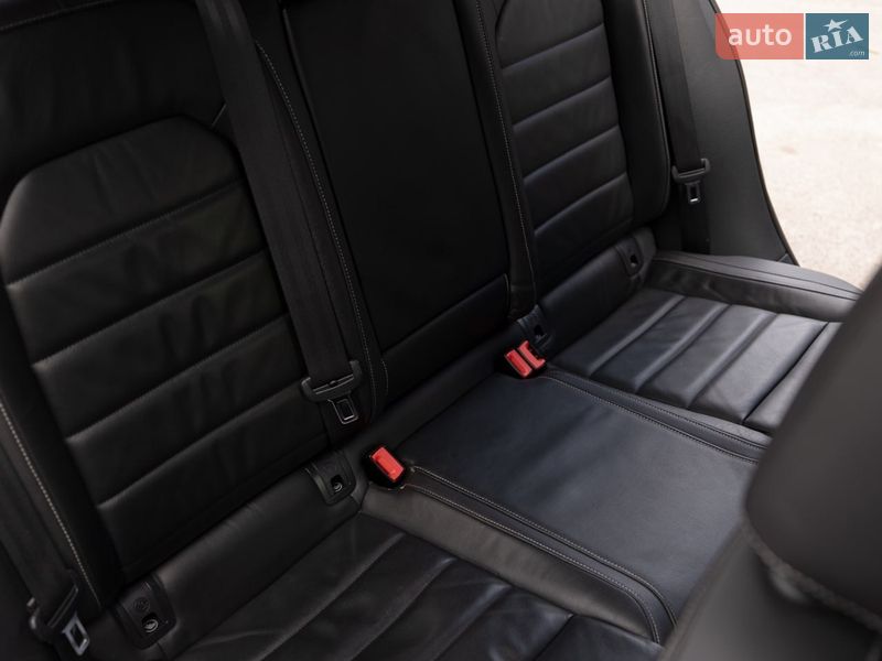 Хэтчбек Volkswagen Golf R 2016 в Днепре