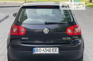 Хэтчбек Volkswagen Golf V 2004 в Новограде-Волынском