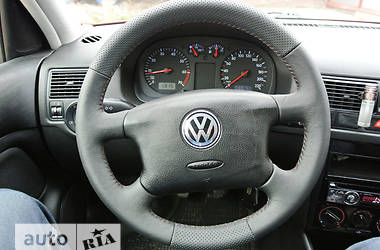 Хэтчбек Volkswagen Golf 2000 в 