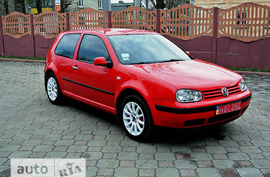 Хэтчбек Volkswagen Golf 2000 в 