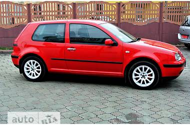 Хэтчбек Volkswagen Golf 2000 в 