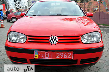 Хэтчбек Volkswagen Golf 2000 в 