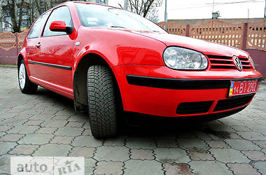 Хэтчбек Volkswagen Golf 2000 в 