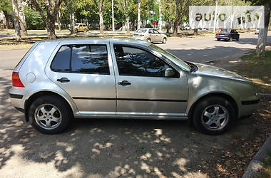 Хэтчбек Volkswagen Golf 2003 в Одессе