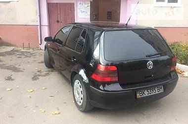 Хэтчбек Volkswagen Golf 1998 в Березному