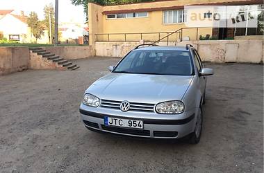 Універсал Volkswagen Golf 2000 в Чернівцях