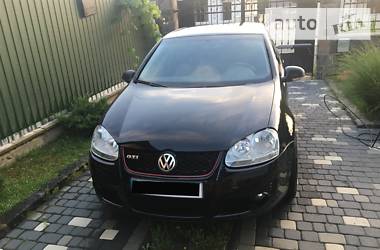 Хэтчбек Volkswagen Golf 2005 в Ужгороде