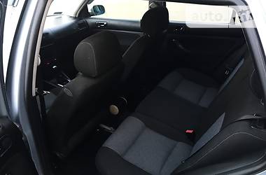 Хэтчбек Volkswagen Golf 2003 в 