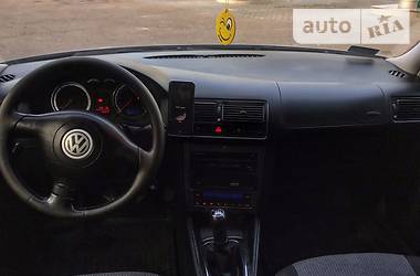 Хэтчбек Volkswagen Golf 2003 в 