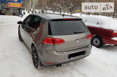 Хэтчбек Volkswagen Golf 2015 в Днепре