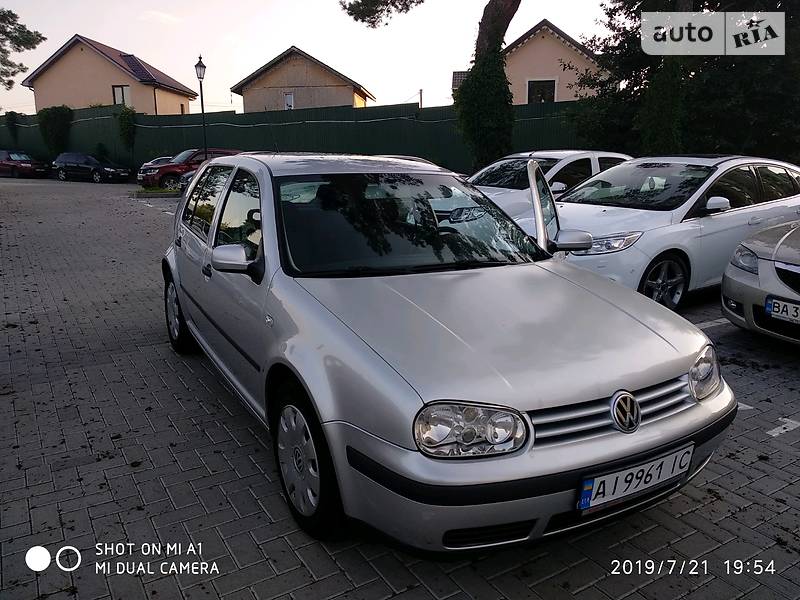 Хэтчбек Volkswagen Golf 2001 в Киеве