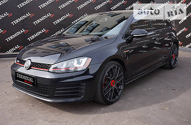Хетчбек Volkswagen Golf 2016 в 
