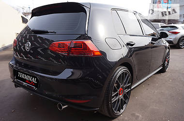 Хетчбек Volkswagen Golf 2016 в 
