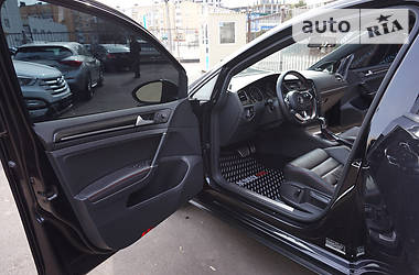 Хетчбек Volkswagen Golf 2016 в 