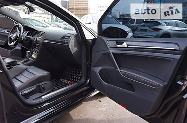 Хетчбек Volkswagen Golf 2016 в 