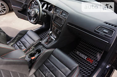 Хетчбек Volkswagen Golf 2016 в 