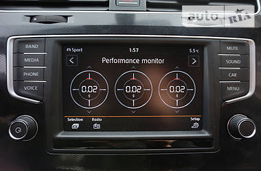 Хетчбек Volkswagen Golf 2016 в 