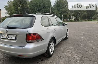 Универсал Volkswagen Golf 2010 в Дубно