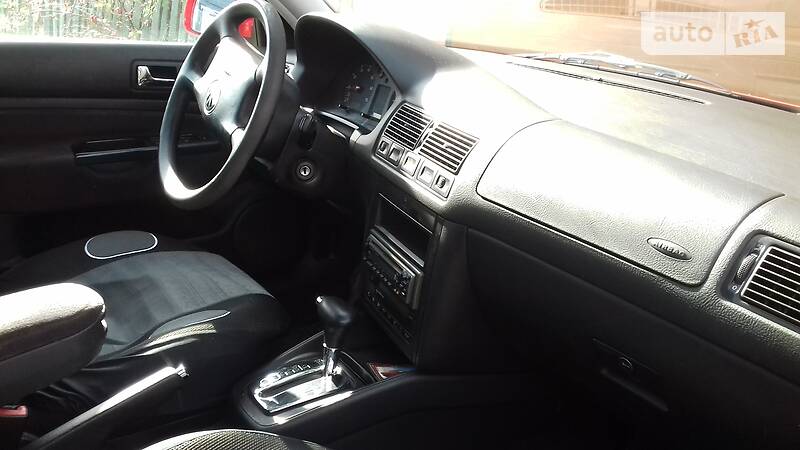 Хетчбек Volkswagen Golf 1999 в Чернівцях