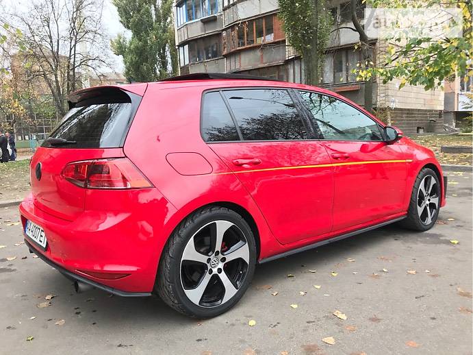 Хетчбек Volkswagen Golf 2016 в Києві