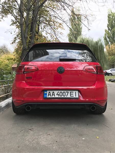 Хетчбек Volkswagen Golf 2016 в Києві