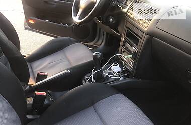 Хэтчбек Volkswagen Golf 2002 в Киеве