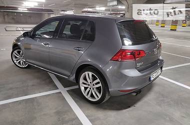 Хетчбек Volkswagen Golf 2015 в 