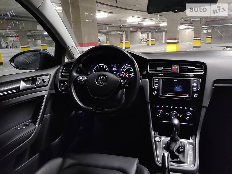 Хэтчбек Volkswagen Golf 2015 в Днепре