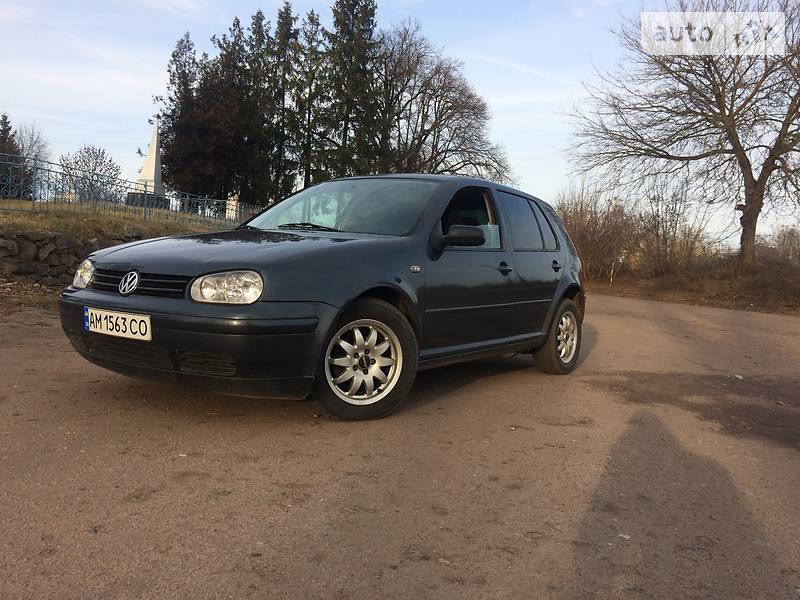 Хетчбек Volkswagen Golf 2002 в Андрушівці